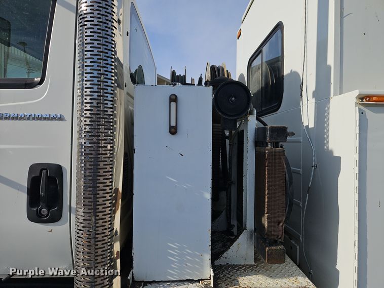 image for item EI8459 2005 International  4400 utility / service truck