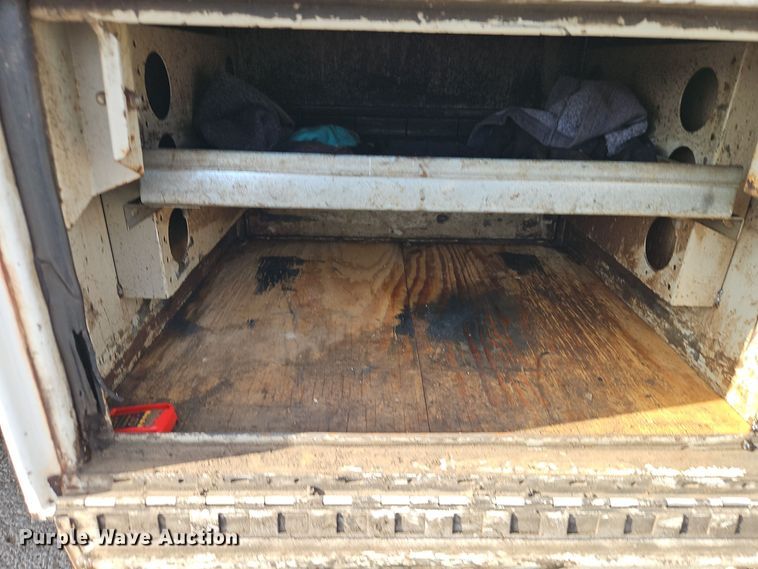 image for item EI8459 2005 International  4400 utility / service truck