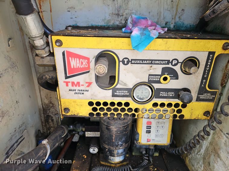 image for item EI8459 2005 International  4400 utility / service truck