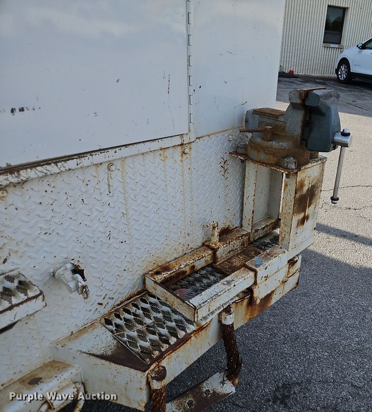 image for item EI8459 2005 International  4400 utility / service truck