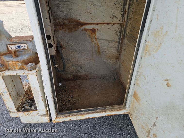 image for item EI8459 2005 International  4400 utility / service truck