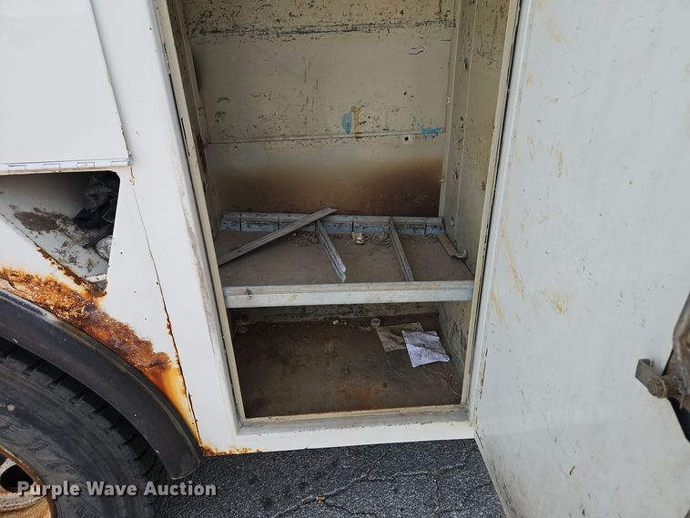 image for item EI8459 2005 International  4400 utility / service truck