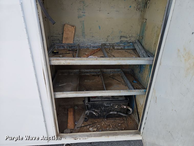 image for item EI8459 2005 International  4400 utility / service truck