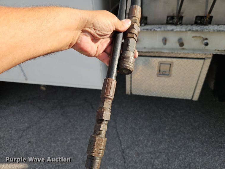 image for item EI8459 2005 International  4400 utility / service truck