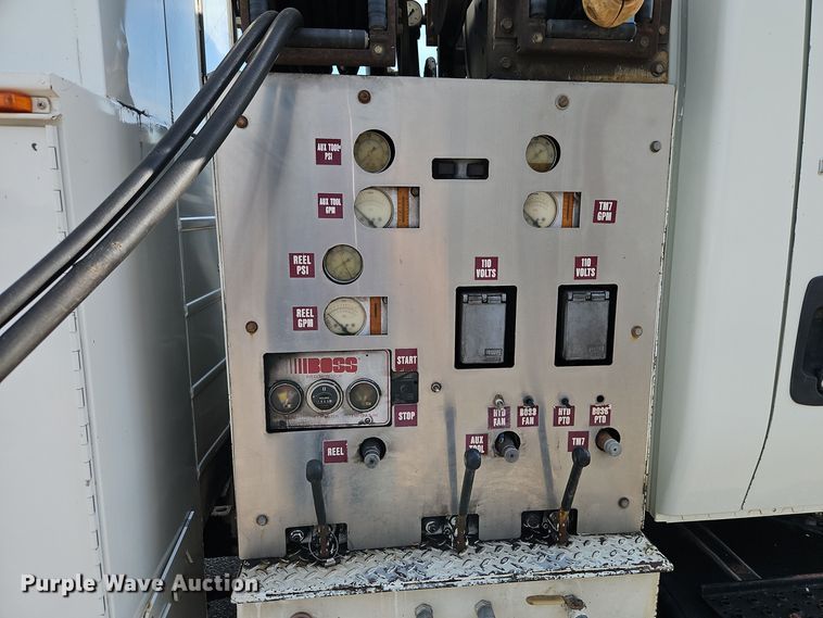 image for item EI8459 2005 International  4400 utility / service truck