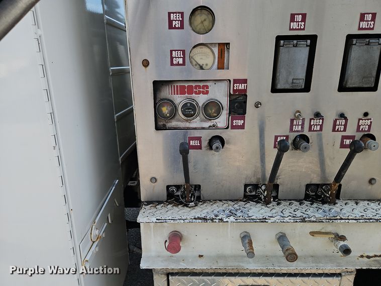 image for item EI8459 2005 International  4400 utility / service truck