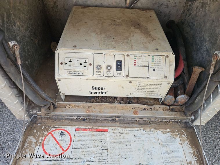 image for item EI8459 2005 International  4400 utility / service truck