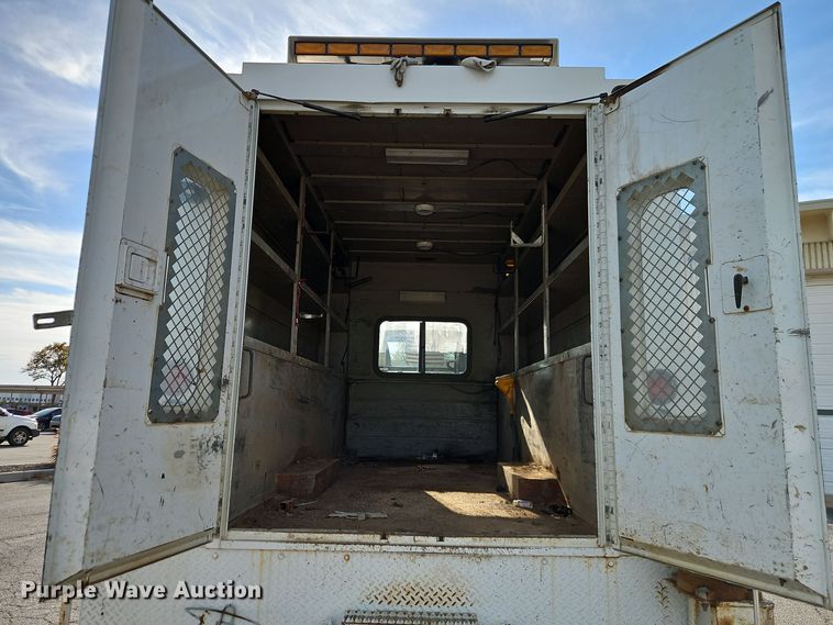 image for item EI8459 2005 International  4400 utility / service truck