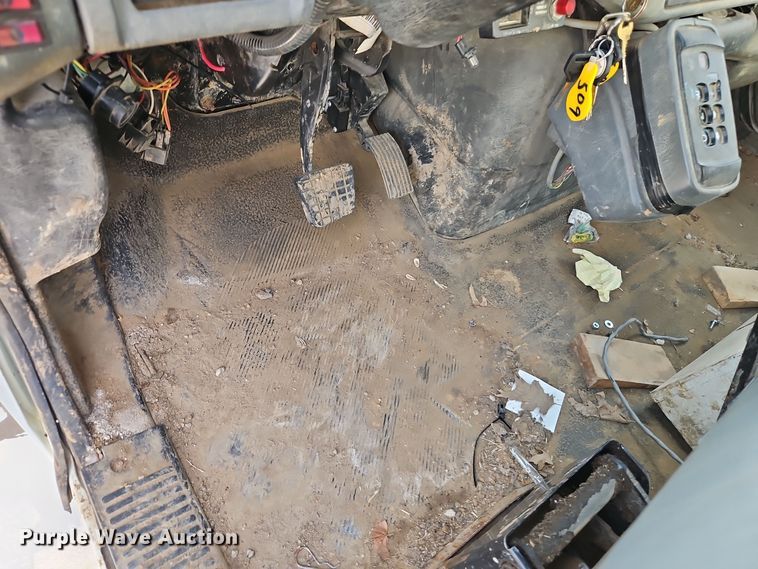 image for item EI8459 2005 International  4400 utility / service truck