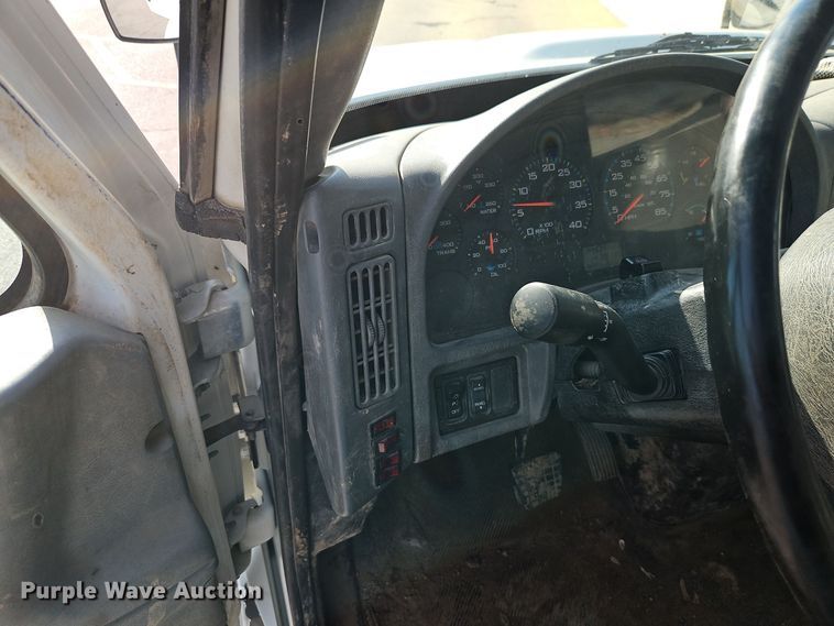 image for item EI8459 2005 International  4400 utility / service truck