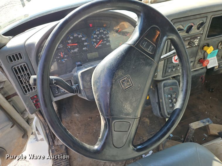 image for item EI8459 2005 International  4400 utility / service truck