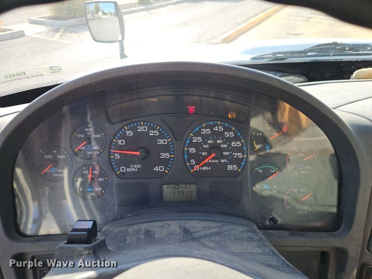 image for item EI8459 2005 International  4400 utility / service truck