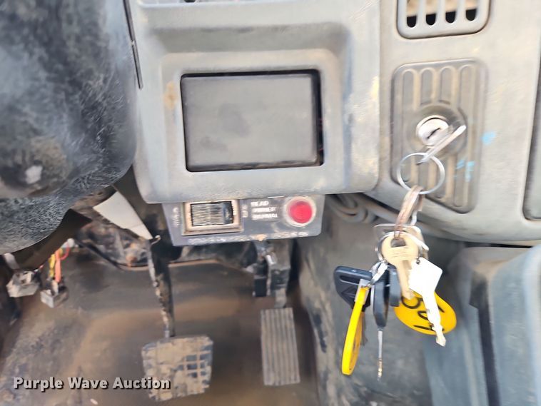 image for item EI8459 2005 International  4400 utility / service truck