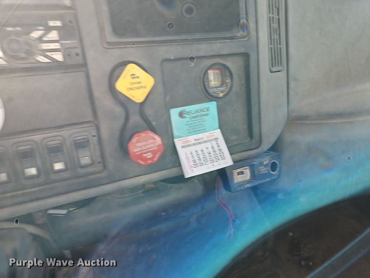 image for item EI8459 2005 International  4400 utility / service truck