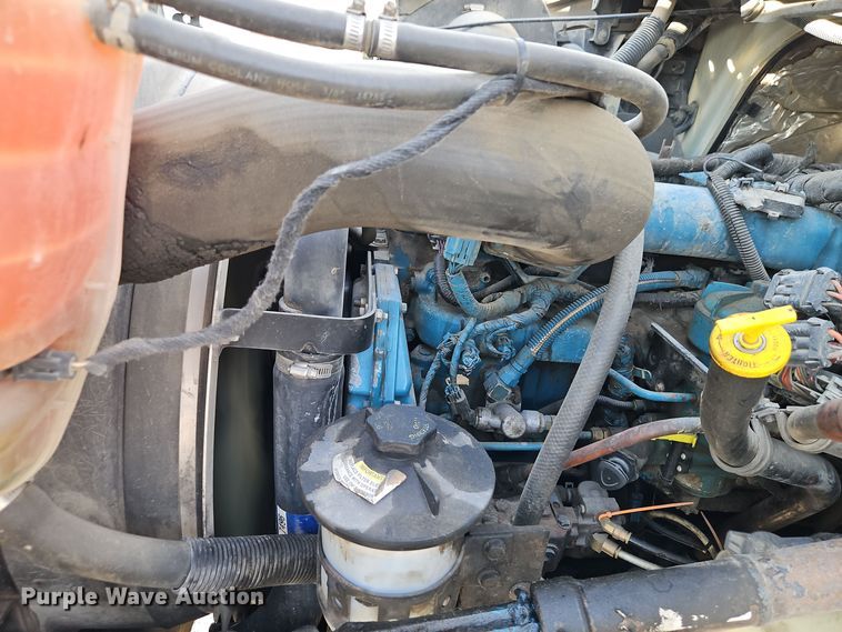 image for item EI8459 2005 International  4400 utility / service truck