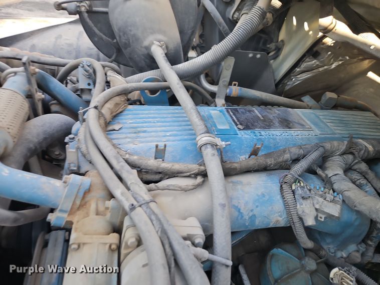 image for item EI8459 2005 International  4400 utility / service truck