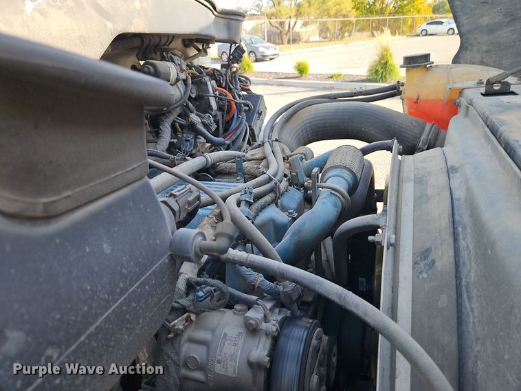 image for item EI8459 2005 International  4400 utility / service truck