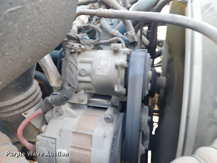 image for item EI8459 2005 International  4400 utility / service truck