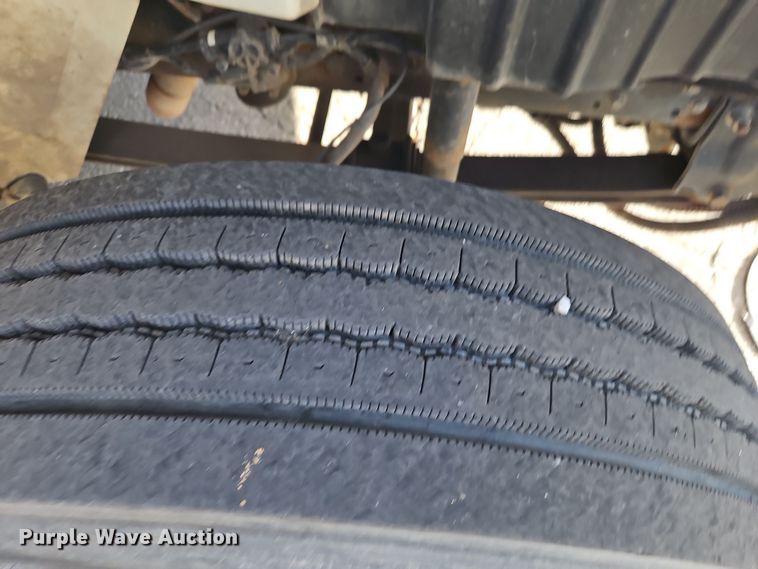 image for item EI8459 2005 International  4400 utility / service truck