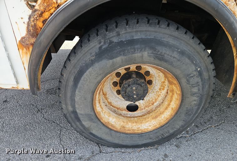 image for item EI8459 2005 International  4400 utility / service truck