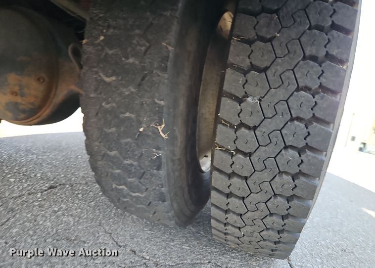 image for item EI8459 2005 International  4400 utility / service truck