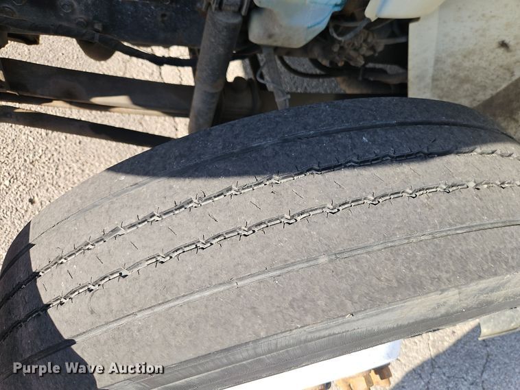 image for item EI8459 2005 International  4400 utility / service truck