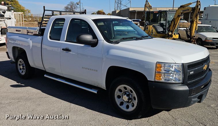 image for item EI8464 2013 Chevrolet  Silverado 1500 Ext. Cab pickup truck