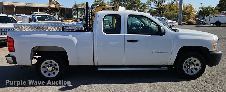 image for item EI8464 2013 Chevrolet  Silverado 1500 Ext. Cab pickup truck