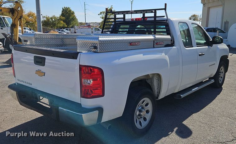 image for item EI8464 2013 Chevrolet  Silverado 1500 Ext. Cab pickup truck