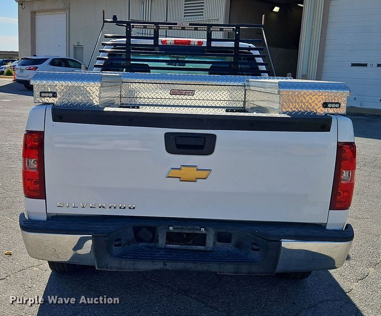 image for item EI8464 2013 Chevrolet  Silverado 1500 Ext. Cab pickup truck