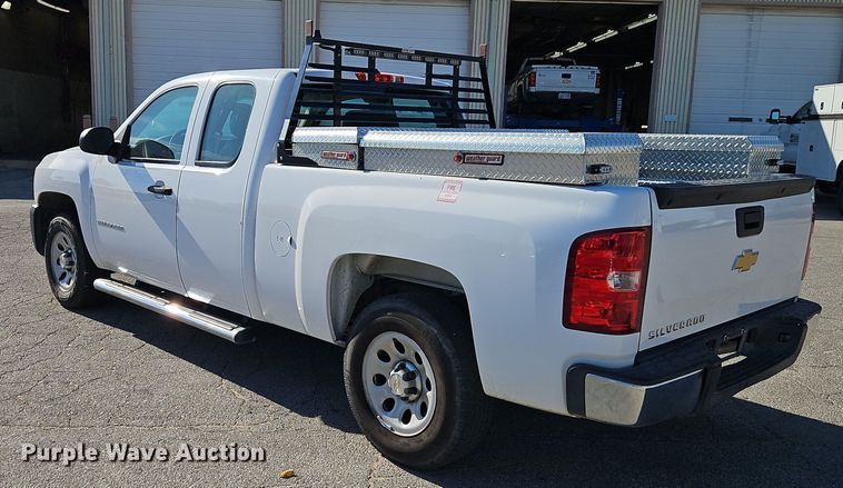 image for item EI8464 2013 Chevrolet  Silverado 1500 Ext. Cab pickup truck