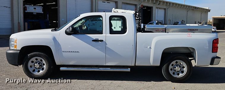 image for item EI8464 2013 Chevrolet  Silverado 1500 Ext. Cab pickup truck