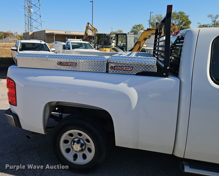 image for item EI8464 2013 Chevrolet  Silverado 1500 Ext. Cab pickup truck