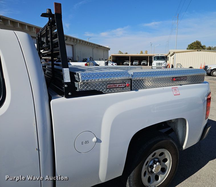 image for item EI8464 2013 Chevrolet  Silverado 1500 Ext. Cab pickup truck