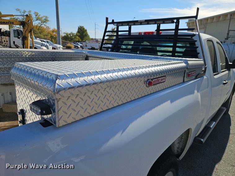 image for item EI8464 2013 Chevrolet  Silverado 1500 Ext. Cab pickup truck