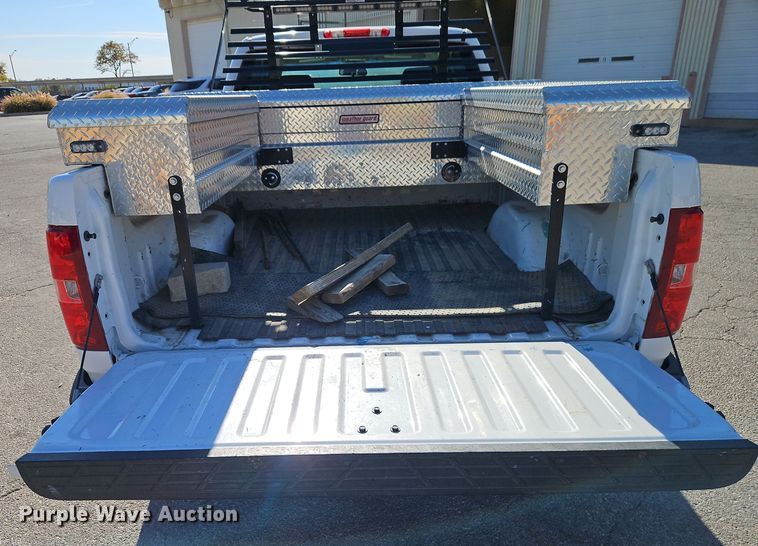 image for item EI8464 2013 Chevrolet  Silverado 1500 Ext. Cab pickup truck