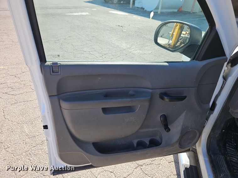 image for item EI8464 2013 Chevrolet  Silverado 1500 Ext. Cab pickup truck