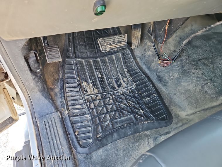 image for item EI8464 2013 Chevrolet  Silverado 1500 Ext. Cab pickup truck