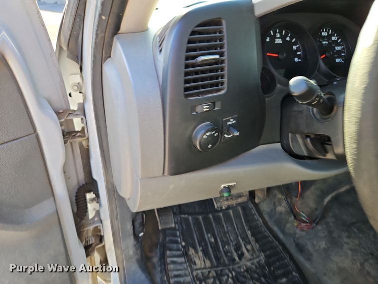 image for item EI8464 2013 Chevrolet  Silverado 1500 Ext. Cab pickup truck