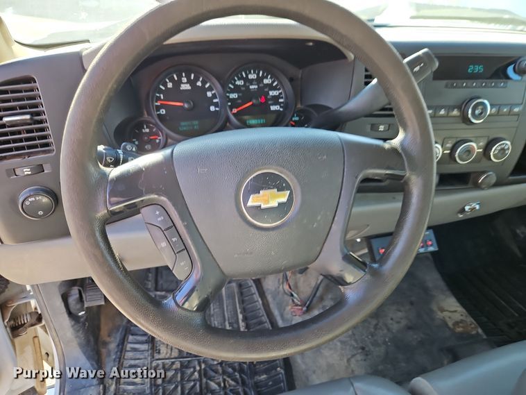 image for item EI8464 2013 Chevrolet  Silverado 1500 Ext. Cab pickup truck