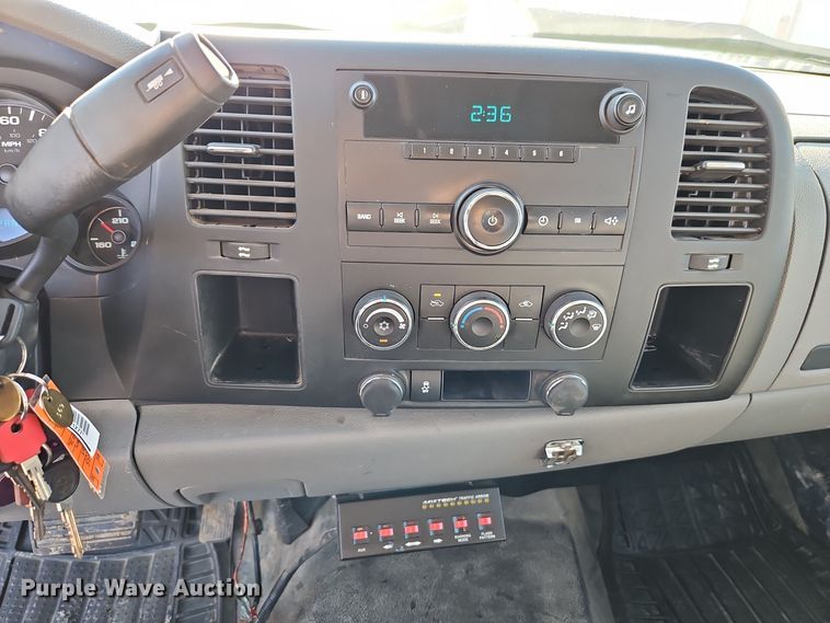 image for item EI8464 2013 Chevrolet  Silverado 1500 Ext. Cab pickup truck