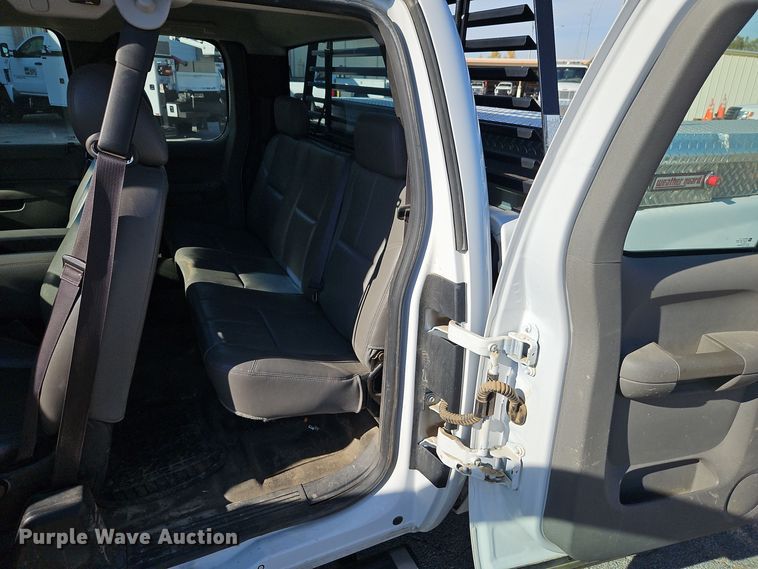 image for item EI8464 2013 Chevrolet  Silverado 1500 Ext. Cab pickup truck