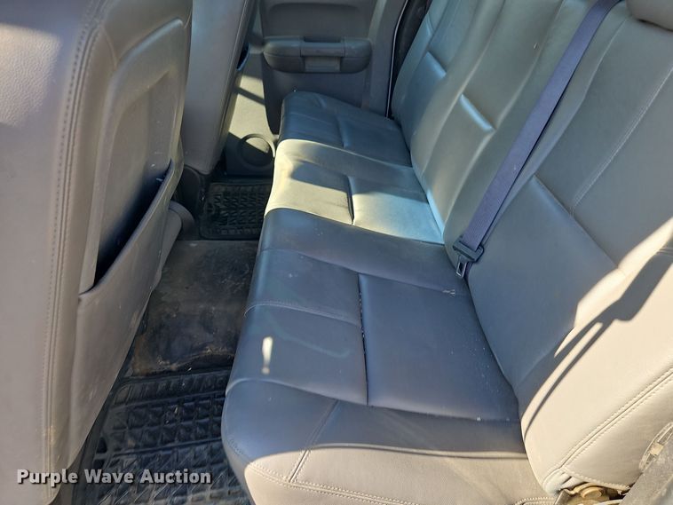 image for item EI8464 2013 Chevrolet  Silverado 1500 Ext. Cab pickup truck