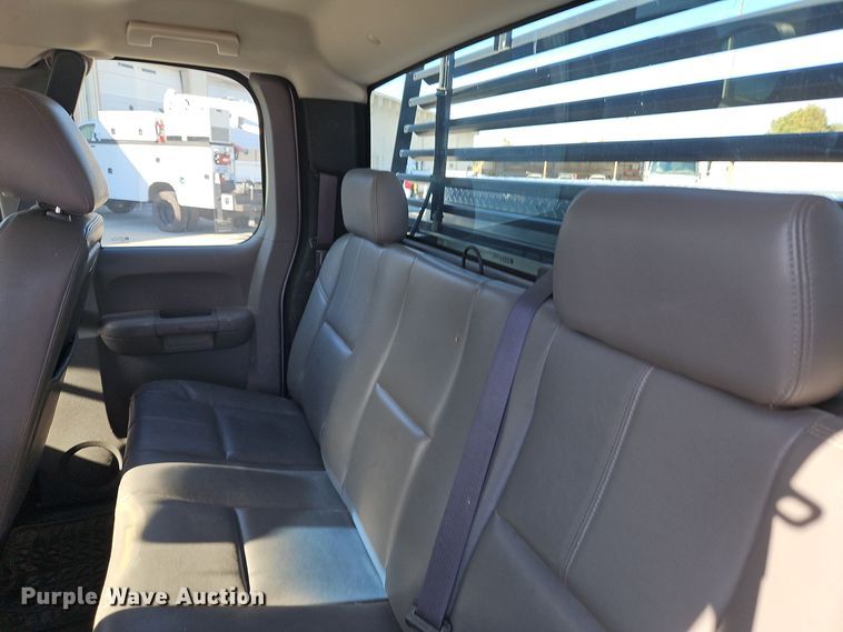 image for item EI8464 2013 Chevrolet  Silverado 1500 Ext. Cab pickup truck