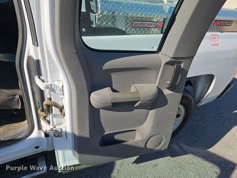 image for item EI8464 2013 Chevrolet  Silverado 1500 Ext. Cab pickup truck