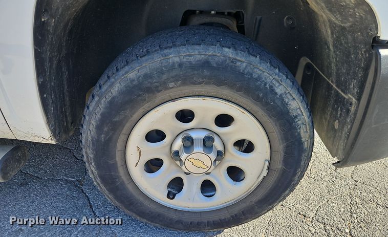 image for item EI8464 2013 Chevrolet  Silverado 1500 Ext. Cab pickup truck