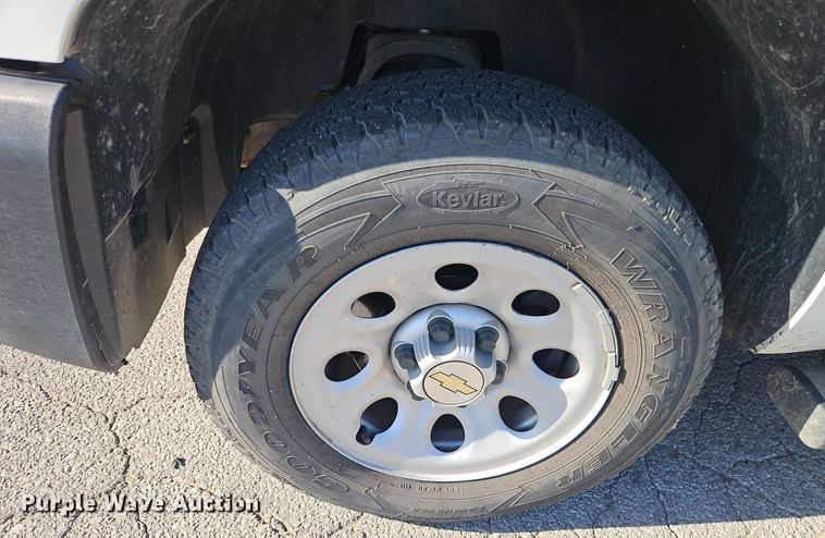 image for item EI8464 2013 Chevrolet  Silverado 1500 Ext. Cab pickup truck