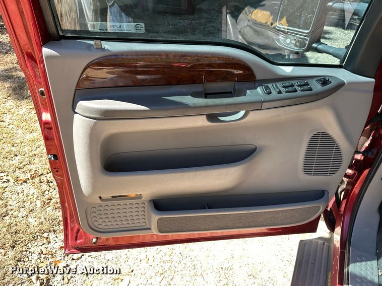 image for item EJ4993 2000 Ford  Excursion  SUV