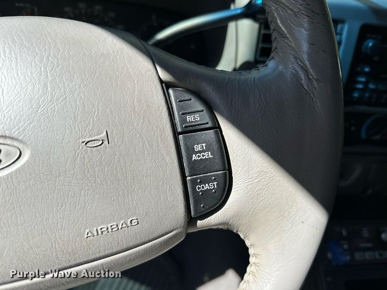 image for item EJ4993 2000 Ford  Excursion  SUV