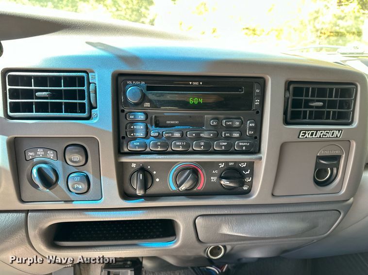 image for item EJ4993 2000 Ford  Excursion  SUV